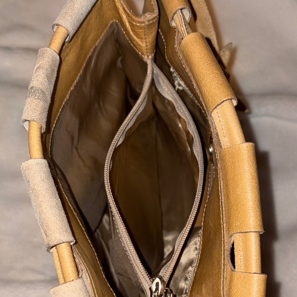 Arcadia Tan Floral Shoulder Bag - Picture 4 of 8